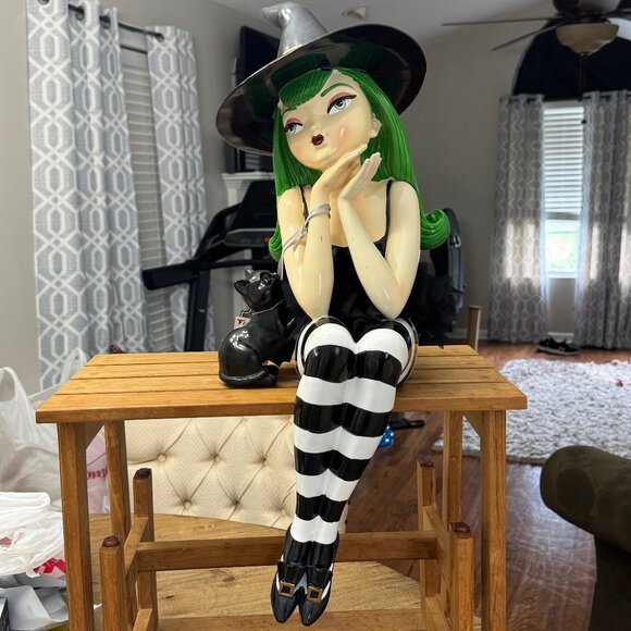 Bella Lux Witch Figurine with Green Hair and Black Cat - Picture 1 of 4